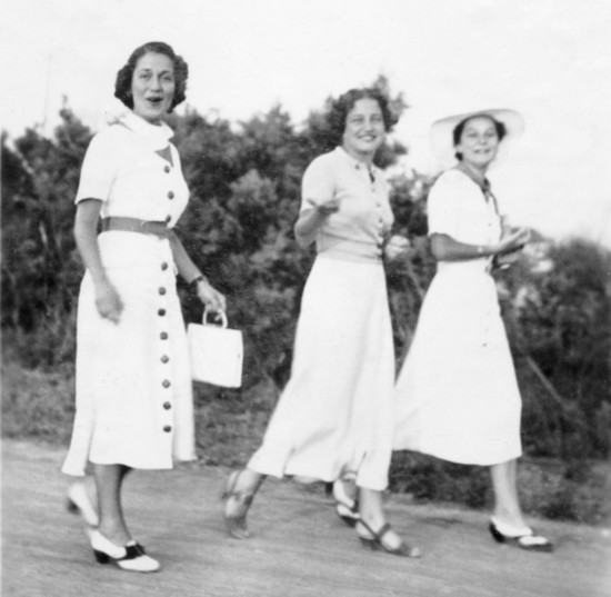 Three young smiling women in 1934