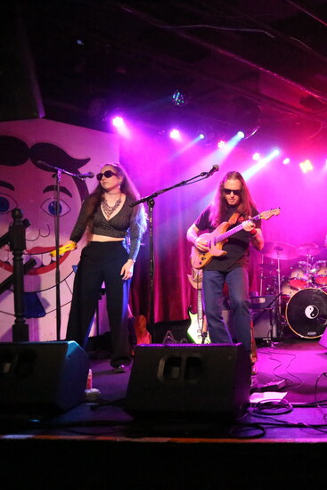 The Wonder Bar with Oria and Glenn Alexander jamming