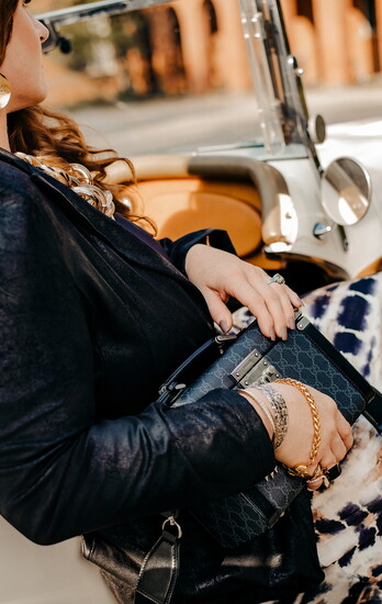 Classic couture shoes, clusters of vintage, baroque brooches and boxy bags are the details that express individual style.