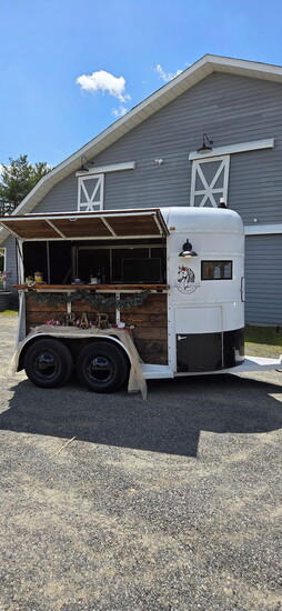 The ShowStopper, a vintage horse trailer