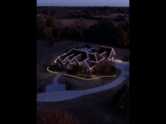 Outlining a roofline makes it easier for Santa to come in for a landing!
