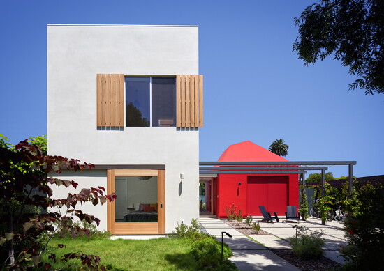 "Lil' Red" in Mar Vista, California, designed by Oonagh Ryan. (Photography by Eric Staudenmaier)  