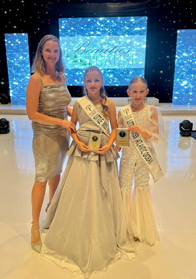 Julia with contestants she mentored