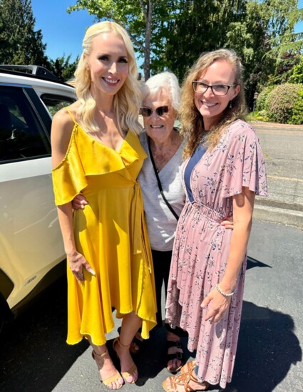 Sarah with her grandma Laurie and sister Shawna in Seattle - August 2023