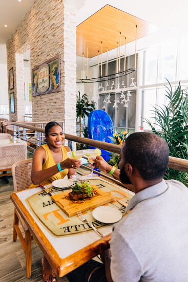 Dinner overlooking Lake Conroe turns a short drive into a relaxed evening where conversation lingers longer than the commute home.