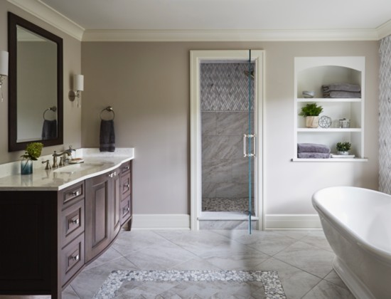 Master bath, complete with soaker tub.