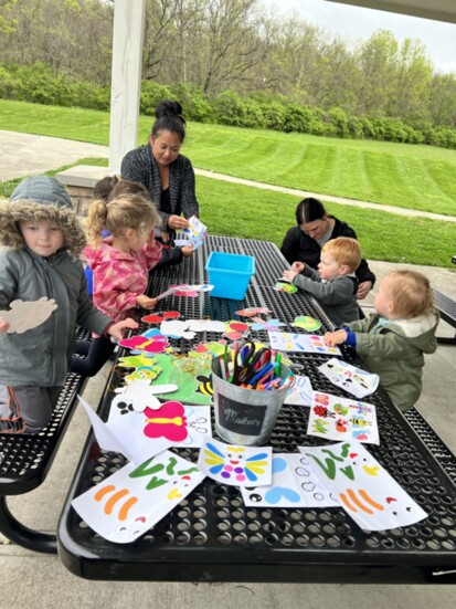 Kids' crafts with MOMS Club of Liberty Township