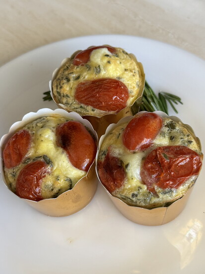 Crustless Roasted Tomato Quiche served in muffin cups