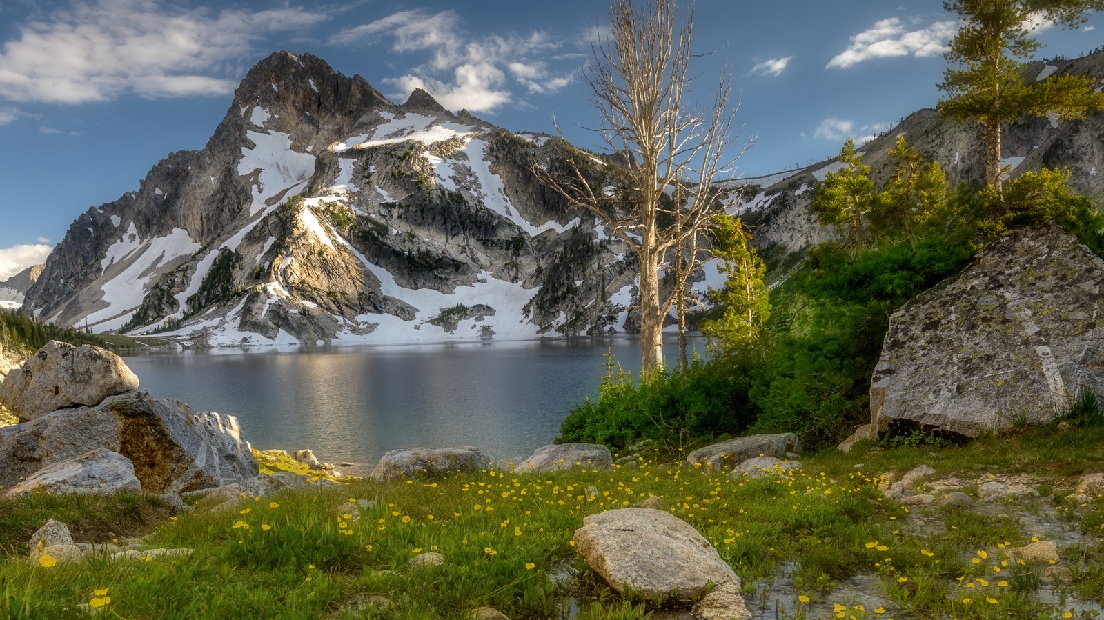 hiking sawtooth lake