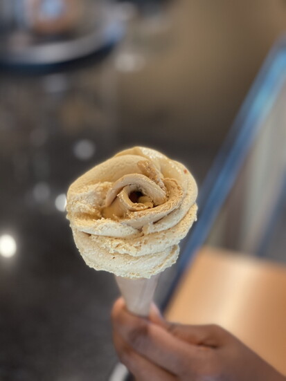 Flower-shaped creamy ice cream.