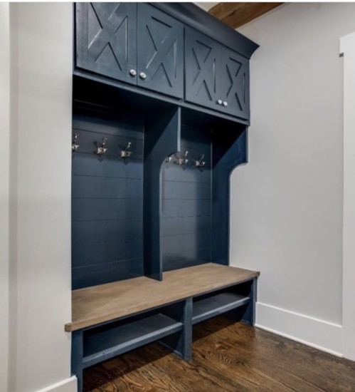 Bold navy cubbies with a stained bench seat add some style and glamour. Photo from: @hiddenvalleyhomes