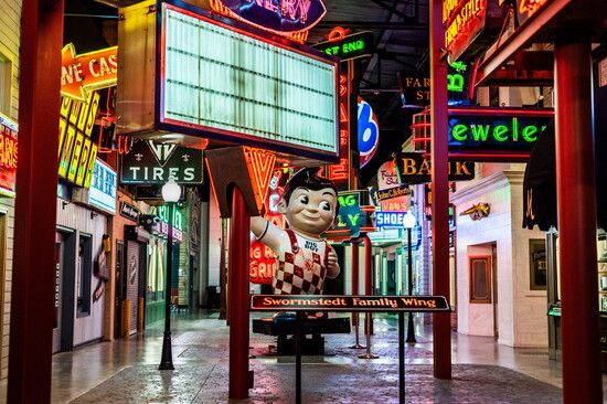 Downtown Main Street, photo by Natali Grilli