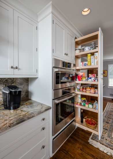 Slide-out pantry