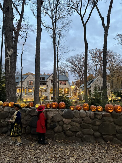 Jack-o-lanterns lining Fair Oaks Parkway on Halloween. Photo courtesy of Ann Arbaugh.