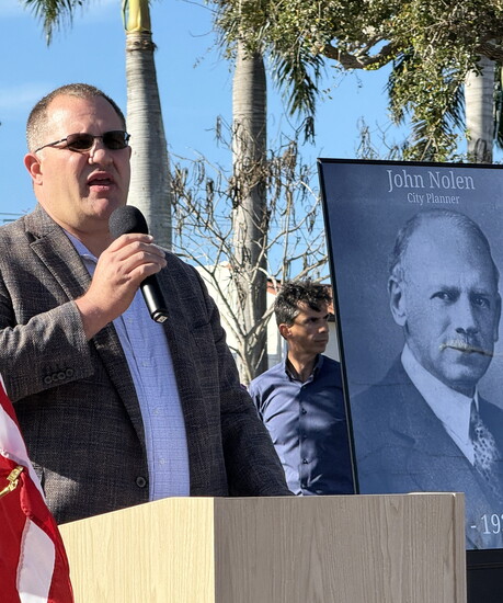 Nick Pachota, Mayor of Venice, addresses attendees during the John Nolen statue unveiling ceremony. (Photo courtesy City of Venice)