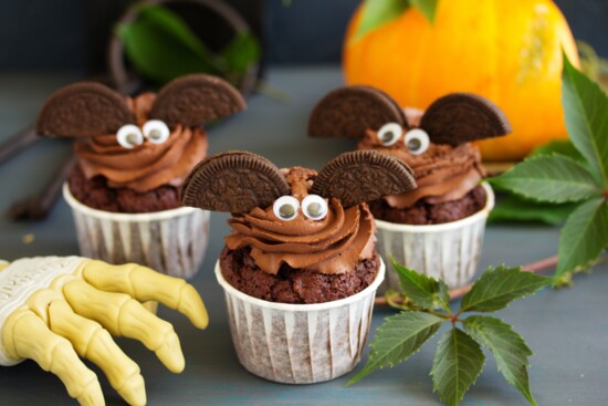 Bat cupcakes the kids are sure to enjoy.