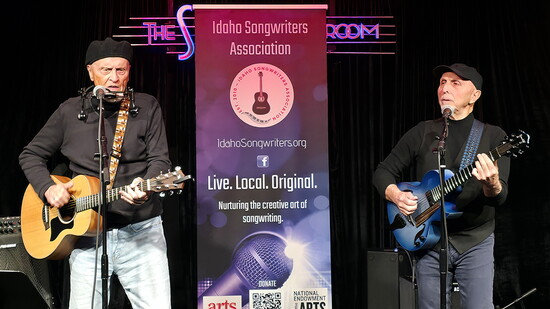 Steve Eaton, left, and Rob Harding play a benefit for the ISA
