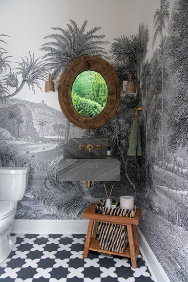 Outdoor Powder Room 