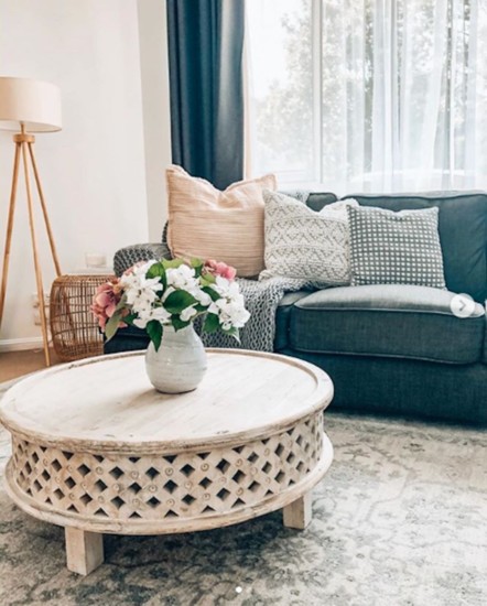 A dreamy sitting room incorporates organic materials, rounded shapes, and dusty blue and rose tones; @simplestyleco