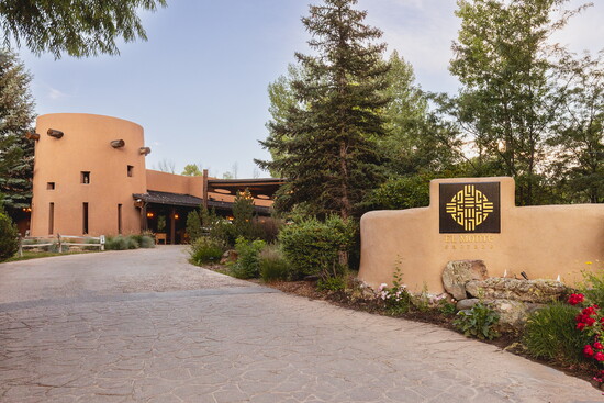 El Monte Sagrado, Taos