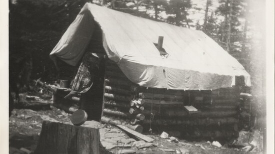 The first login cabin on Mt. Le Conte, July 1925. (UT Libraries.)