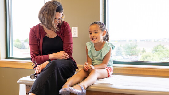 Dr. Rachel Konda-Sundheim chatting with a patient
