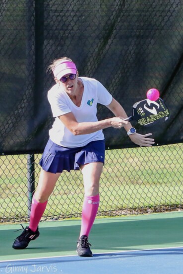 Pickleball Pro LeAnn Jaeger wears a classic Dinkers & Bangers tee.