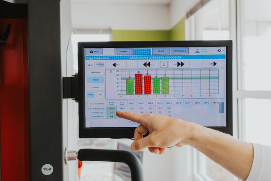All-in-15’s AI machines optimize workouts by precisely adjusting load, preventing pain and joint issues while maximizing nervous system engagement.