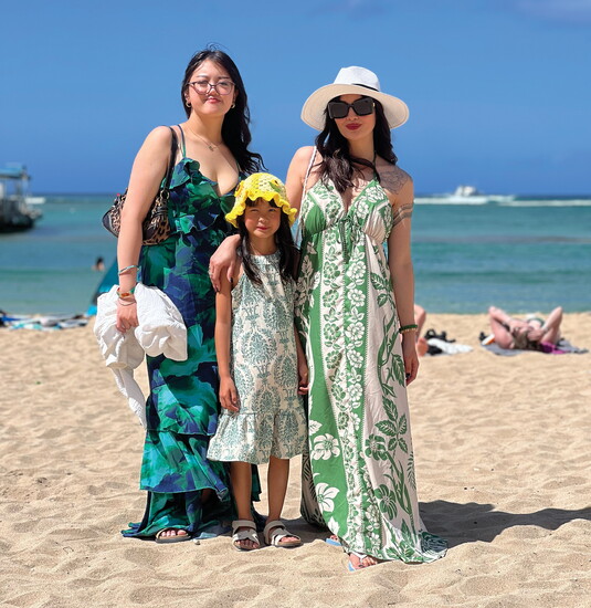 Hershey Ann with her two daughters in Waikīkī, Hawaii.