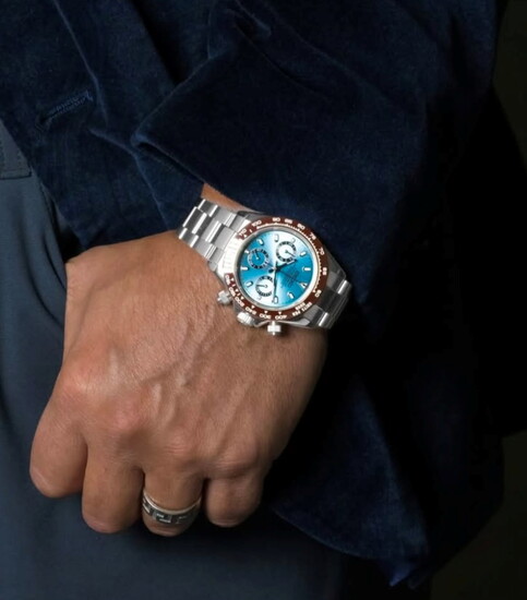 This beautifully crafted watch has handsome details.