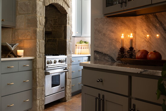 The blue in the quartz counter and backsplash ties the butler’s cabinet and main kitchen together.