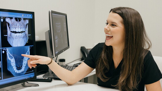 Dr. Lauren Parker shows a patient the CBCT of her teeth and jaws.