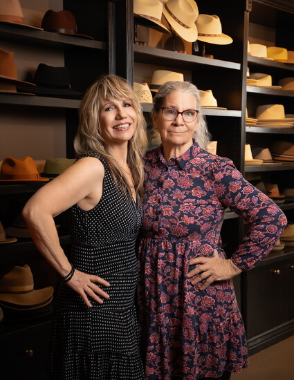 Cinda Robbins & Star Moxley, Crazy Neighbor