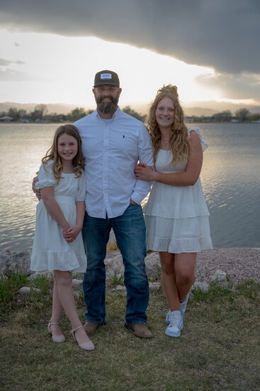 Brian Zwiep with his daughters Edie Sue (L) and Selah (R)