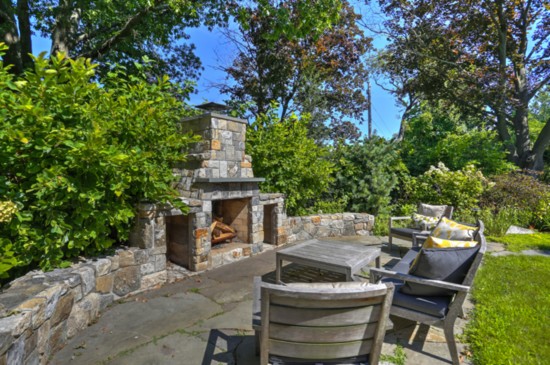 Outdoor living area with fireplace. (Photo: Alan Hamilton)
