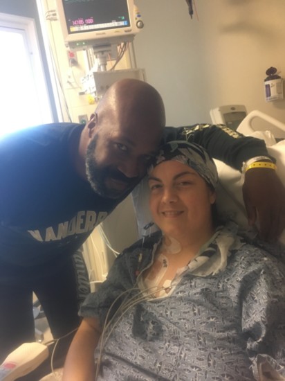 Kidney donor Duane visits recipient Crystal in the hospital.