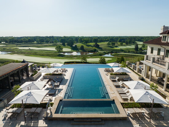 Horizon pool. Photo courtesy of Keswick Hall.