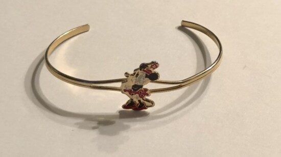 8. The Minnie Mouse bracelet from the set.