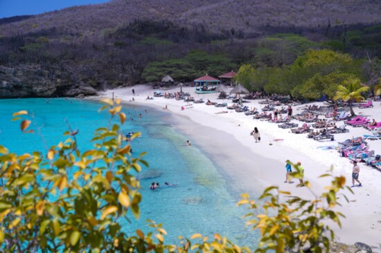 A sprawling view of Kenepa Grandi, one of the island's most famous beaches for lounging and snorkeling.