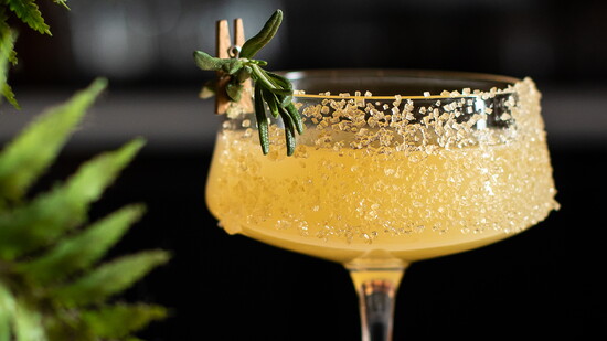 An enchanting cocktail for spring evenings 