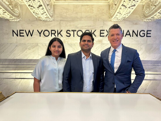 Saanvi at NYSE with Ravi (Dadi) and Scott Wapner.