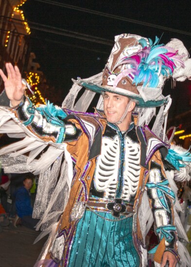 Mummers Thrill the Crowd