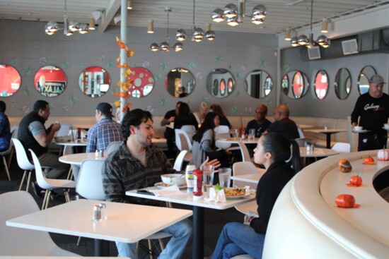 Patrons having lunch at Galaxy Cafe on West Lynn Dr. Image by Julie Royce.