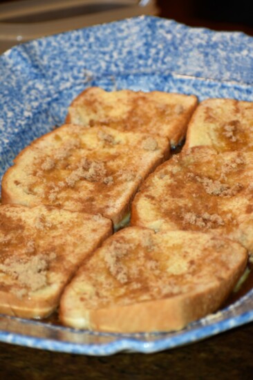 Sprinkle bread layer with brown sugar and cinnamon, if desired. 