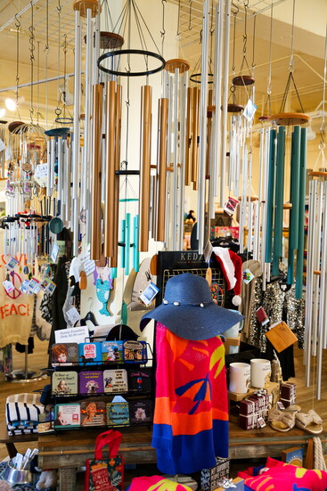 Small gifts. Big smiles. Endless Joyologie.