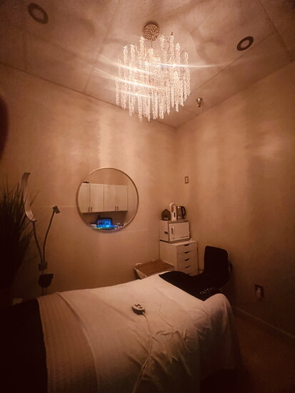 Inside a room at Trend Salon. Photo Credit: Codie Burruss.