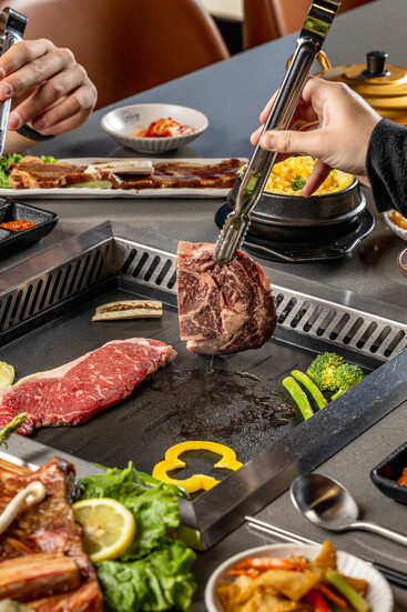 Grilling NY Strip & Waygu Ribeye