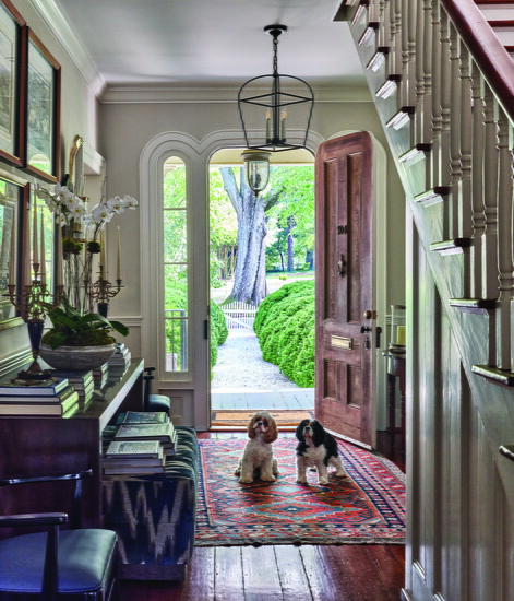 The Fishers’ Cavalier King Charles Spaniels, Sofia and Stella, greet guests in the entry hall, where a vintage rug from Felipe’s former condominium accents the 