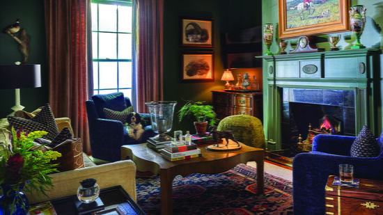 The design inspiration for the lounge was the oil painting above the mantle of an English hunting scene, purchased by Tom at an auction. Felipe chose an