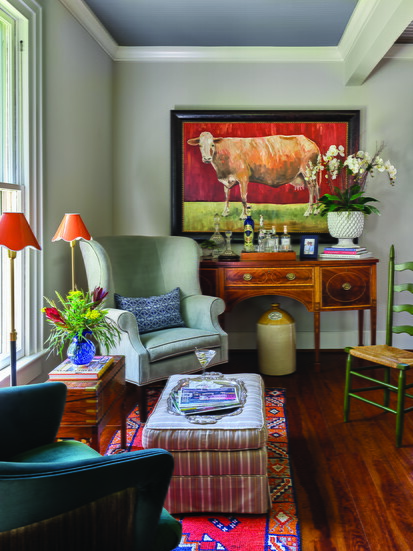 In the morning room, a cow painting that Tom bought at a Salisbury estate sale hangs above a Baker sideboard, another Fisher family heirloom. A pair of